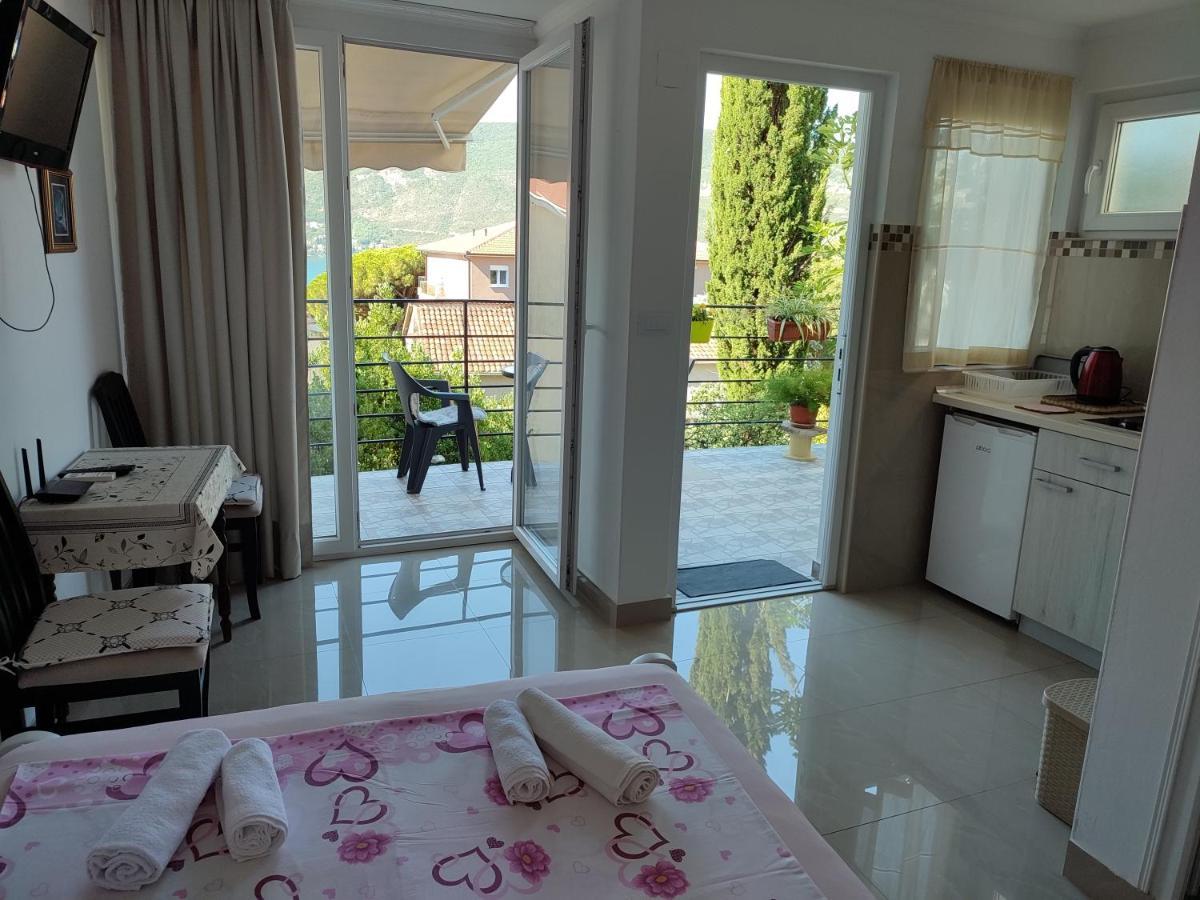 Smestaj Vella Herceg Novi Ngoại thất bức ảnh